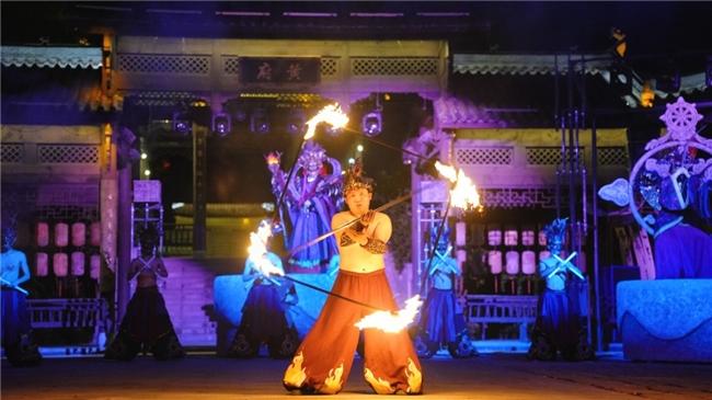 安徽-安徽芜湖大型沉浸式实景大秀《悟道徽商》震撼上演-4